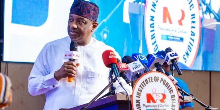 Senator Tells Aviation Minister To Stop Airport Officials from begging travellers